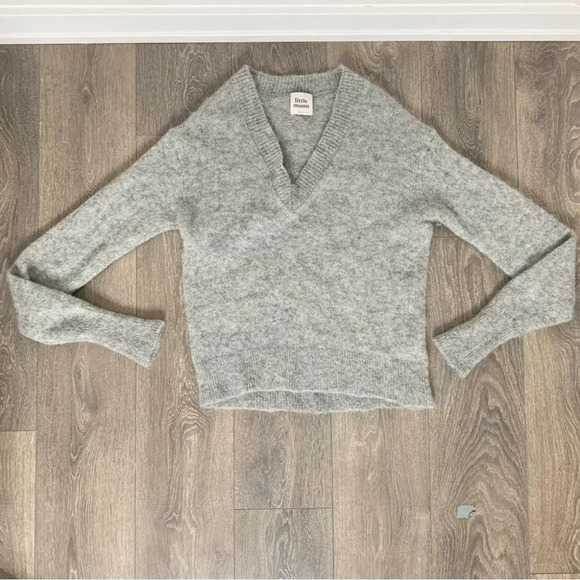 Aritzia Little Moon Snowdrop Sweater Pullover V-Neck Wool Mohair Gray Large - Picture 5 of 11